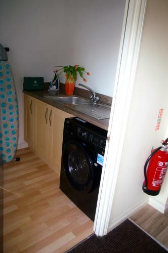 Ladysmith House - 4 Bedrooms - Full House
