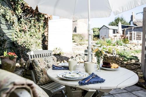 The Cottage And The Nook