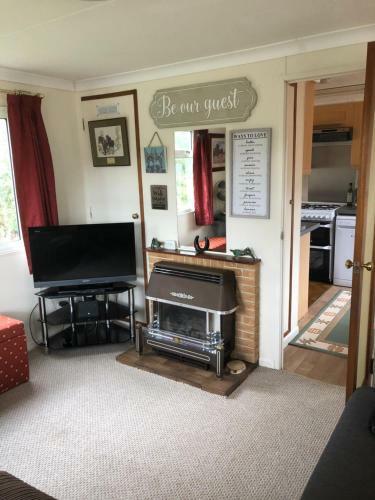 Charming 1-bed Chalet In Cheltenham