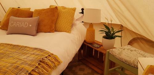 B&B Glamping Bell Tents At The Ring Pub