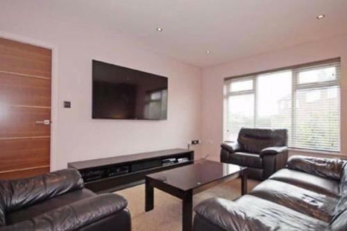 Charming 3-bed House In Harrogate With Hot Tub