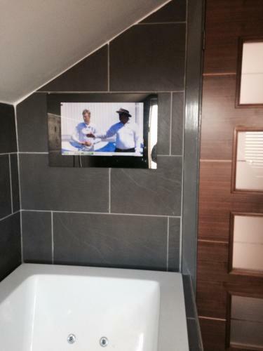 Charming 3-bed House In Harrogate With Hot Tub