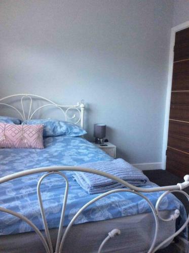 Charming 3-bed House In Harrogate With Hot Tub