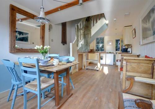 Dolphin Cottage