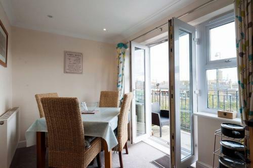 Lighthouse View 2 Bed Duplex Penthouse Apartment