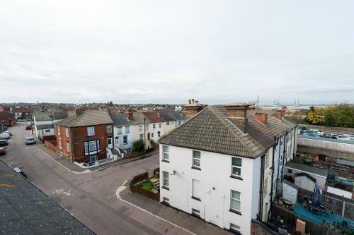 Lighthouse View 2 Bed Duplex Penthouse Apartment