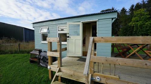 Showman's Hut Westcote