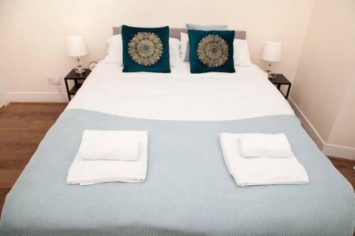 Snug - Logie Baird Apartment