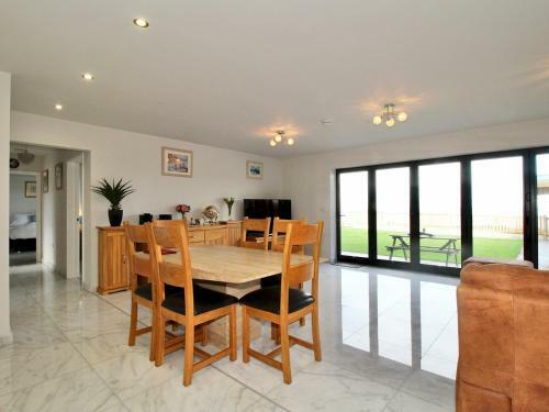 Sea & Sunsets A Luxurious Holiday Home!