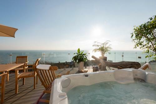 Saint Leonards-on-sea Villa Sleeps 11 With Wifi