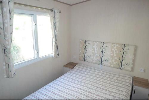 Stunning 3-bed Caravan - Combe Haven