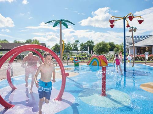Holiday Home Thorpe Park-4