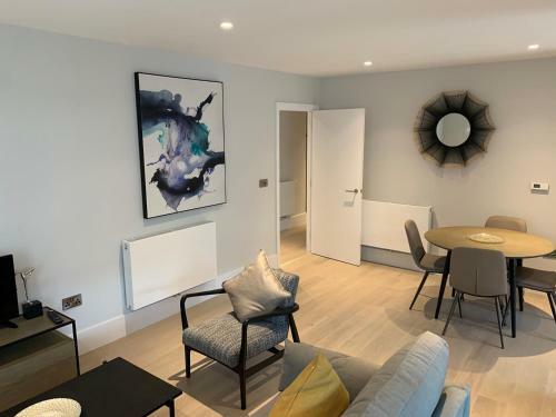 Heathrow North Apartments By Charles Hope