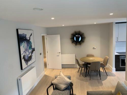 Heathrow North Apartments By Charles Hope