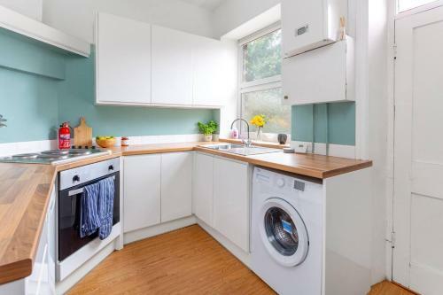 Charming 2-bed House In Huddersfield