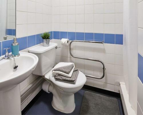 Posada Relax By Mph - Smart Ensuites, Huddersfield
