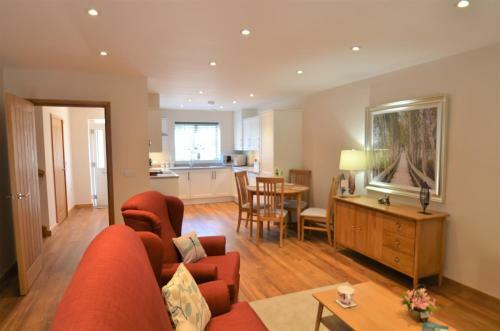 2 Ladymead Mews