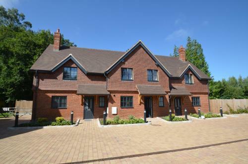3 Ladymead Mews