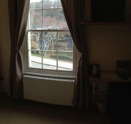 Hostal Bridge View Guest House