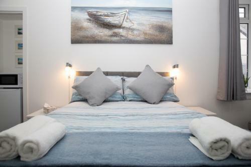 Hostal Marina View Guest House