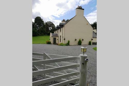 Superb Highland Retreat Close To Loch Ness