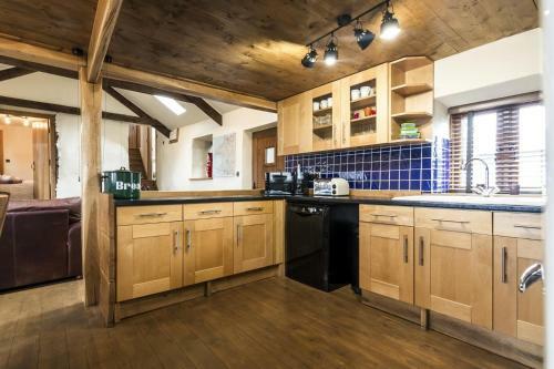 Foxglove - Luxurious Barn Conversion - Blossom Farm