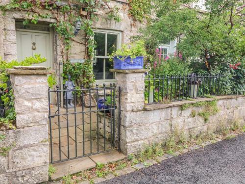 10 Castle Crescent
