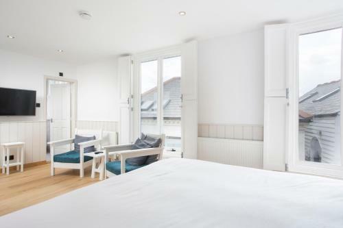 Hotel Boat House
