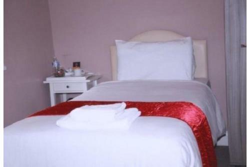 Hampton Court Hotel