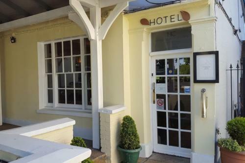 Hampton Court Hotel