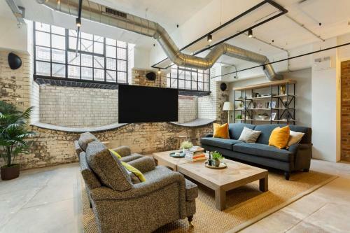 Beautifully Converted City Centre Apartment!