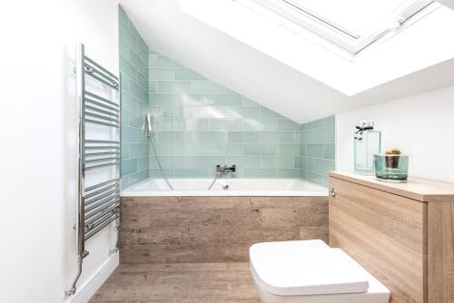 Captivating 4-bed House In Lincoln