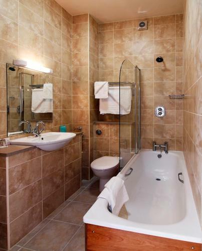 Mercure Chester North Woodhey House Hotel