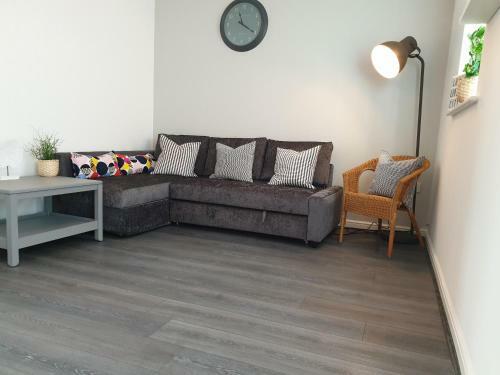 Spacious Contractor House For Large Groups - Private Parking By Liverpool Short Stay