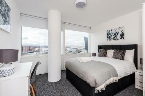 Scenic Dock View Apartment In Central Liverpool
