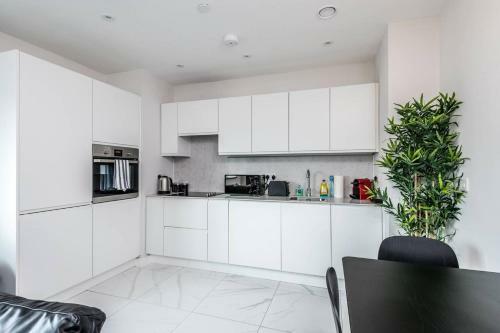 Waterfront Apartment With View Of Liver Building