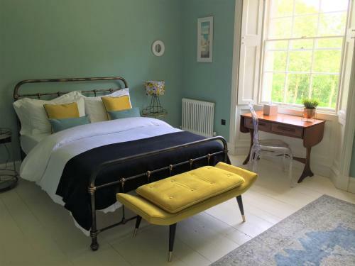 Bed & Breakfast Llwynhelig Manor