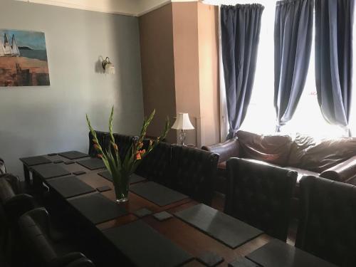 Llandudno Holiday House For 12