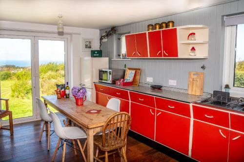 Western Watch - Sea Views, Pets Accepted, Sleeps 6