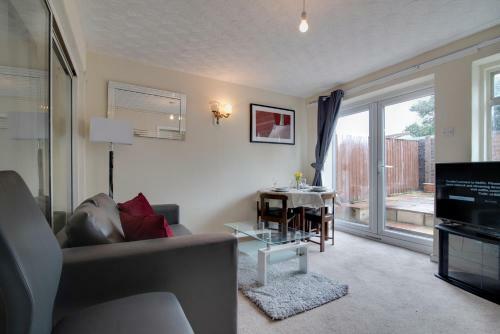 Newark House - 2 Bedroom Serviced Apartment
