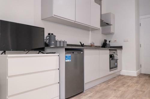 Serviced Apartments Luton - Central Boutique Studio By Opulent Living