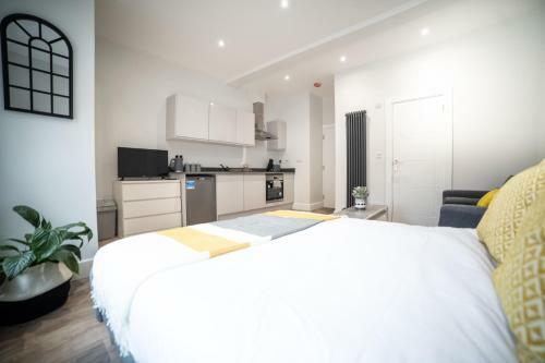 Serviced Apartments Luton - Central Boutique Studio By Opulent Living