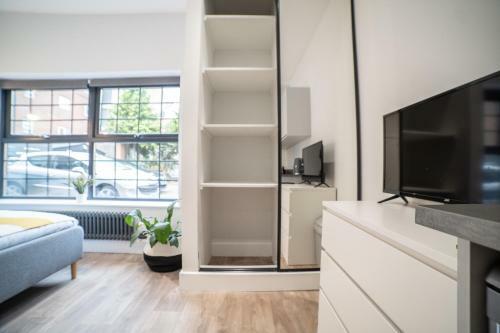 Serviced Apartments Luton - Central Boutique Studio By Opulent Living