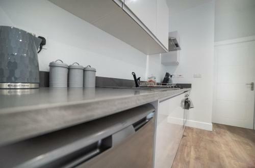 Serviced Apartments Luton - Central Boutique Studio By Opulent Living