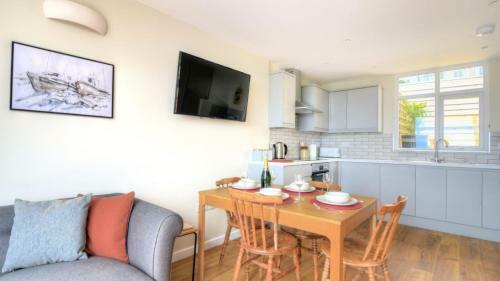 2 Beach Way House