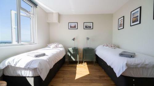 2 Beach Way House