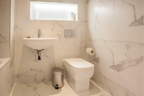 Uber Modern & Convenient 4slp Apartment W Parking