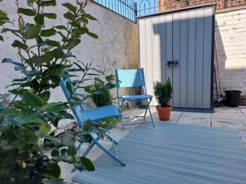Air Host And Stay - Corner House, Sleeps 8, 4 Bedrooms Great Value