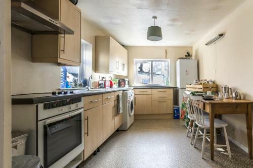 Castle Inn - 2 Bedroom Apartment - Manorbier
