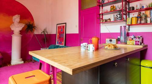 Apartamento Plum Guide - Pink Acid